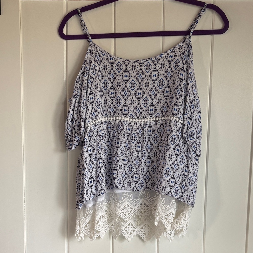 Skies Are Blue White & Navy Geometric Lace-Hem Cold-Shoulder Camisole